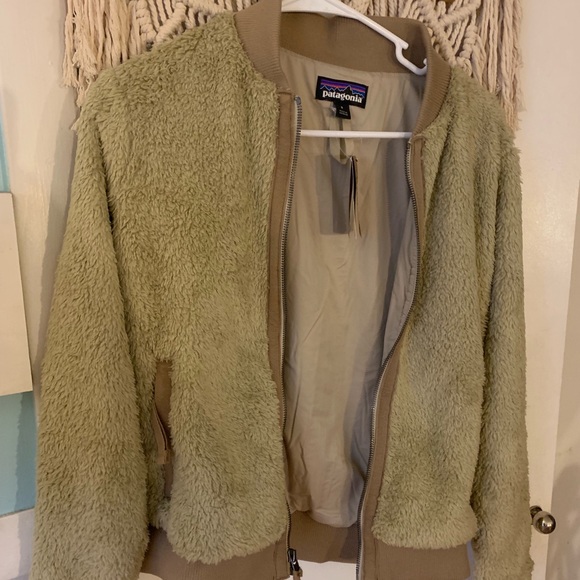W’s size S Patagonia “El Cap Khaki” bomber jacket - Picture 2 of 4